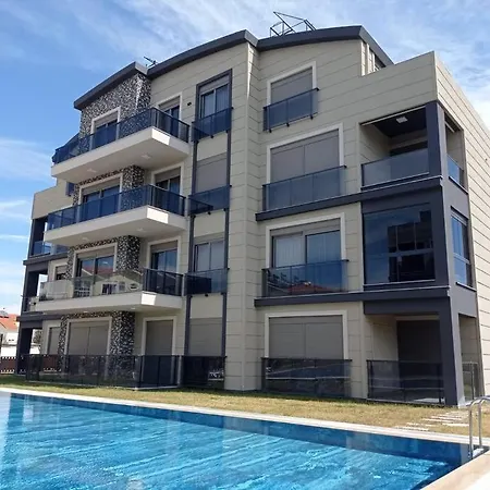 Sleeps 8, Duplex With Shared Pool - Awz 240 شقة