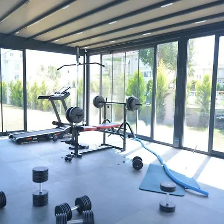 Sleeps 8, Duplex With Shared Pool - Awz 240 بيليك
