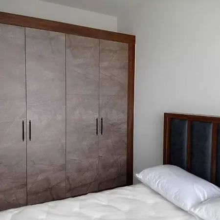 Sleeps 8, Duplex With Shared Pool - Awz 240 شقة
