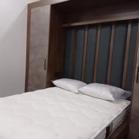 شقة Sleeps 8, Duplex With Shared Pool - Awz 240 *