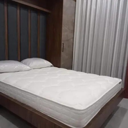 Sleeps 8, Duplex With Shared Pool - Awz 240 *