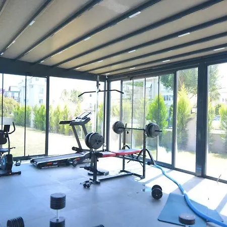Sleeps 8, Duplex With Shared Pool - Awz 240 *